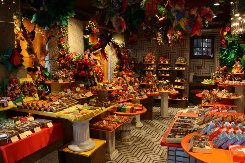 vente-ENTRAUNES-min_candy_store_chocolate_shop_chocolate_switzerland-393515